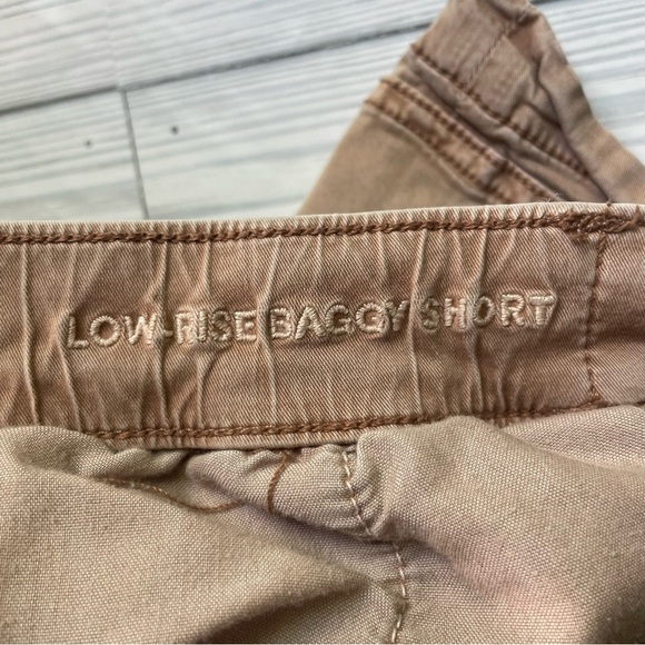 American Eagle low rise baggy shorts with drawstring Tan Cargo Shorts size 8 - Picture 7 of 7